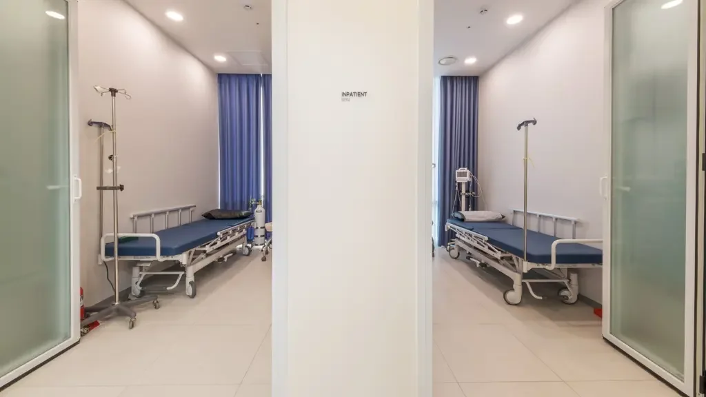 YONSEI LEEDS Clinic — clinic interior