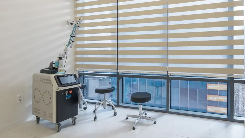 YONSEI LEEDS Clinic — clinic interior