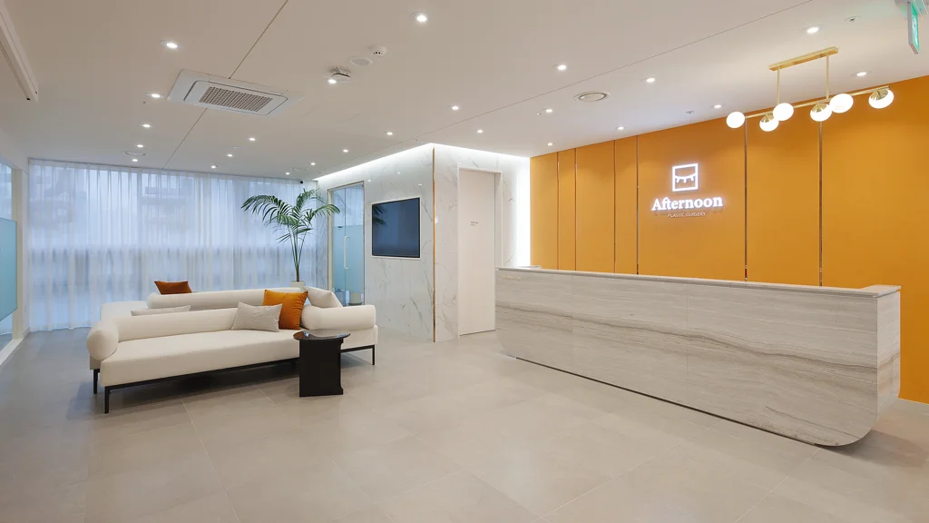 Afternoon plastic surgery clinic
