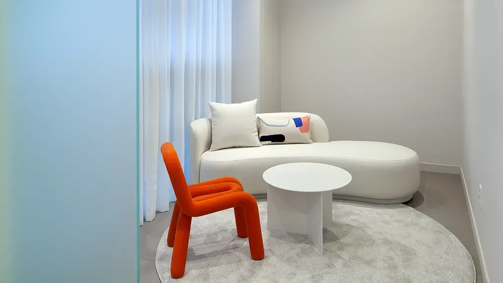 Afternoon plastic surgery clinic — clinic interior